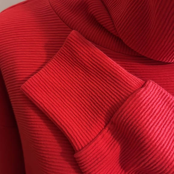 Red Sweater by ID Ideology NWOT - Picture 5 of 6